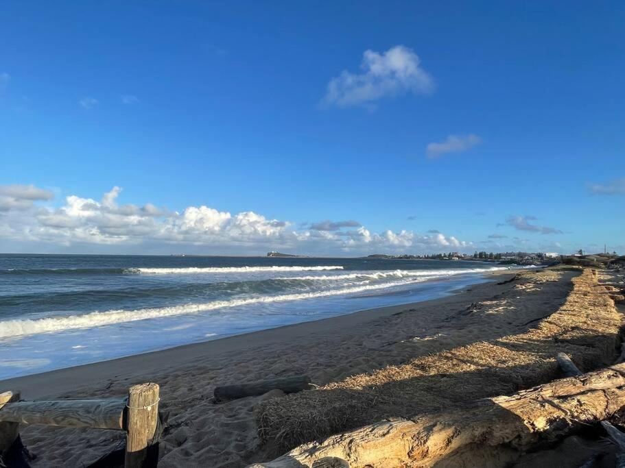 Beach House On Stockton Beach, Newcastleヴィラ エクステリア 写真